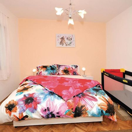 2 Bedroom Cozy Apartment In مارينا المظهر الخارجي الصورة