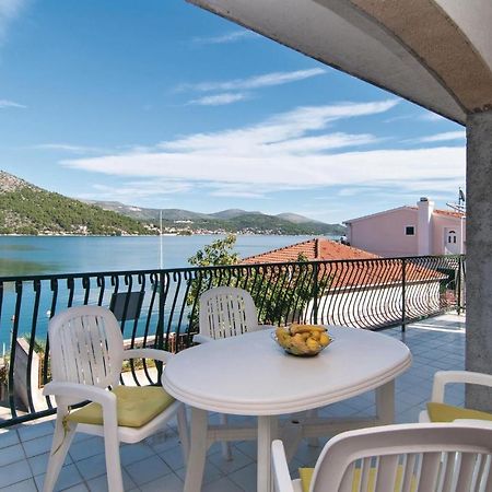 2 Bedroom Cozy Apartment In مارينا المظهر الخارجي الصورة