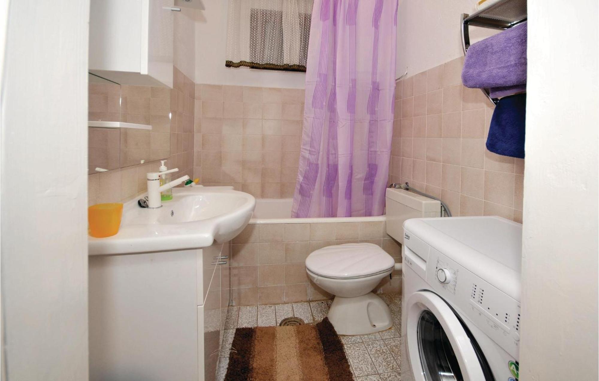 2 Bedroom Cozy Apartment In مارينا المظهر الخارجي الصورة