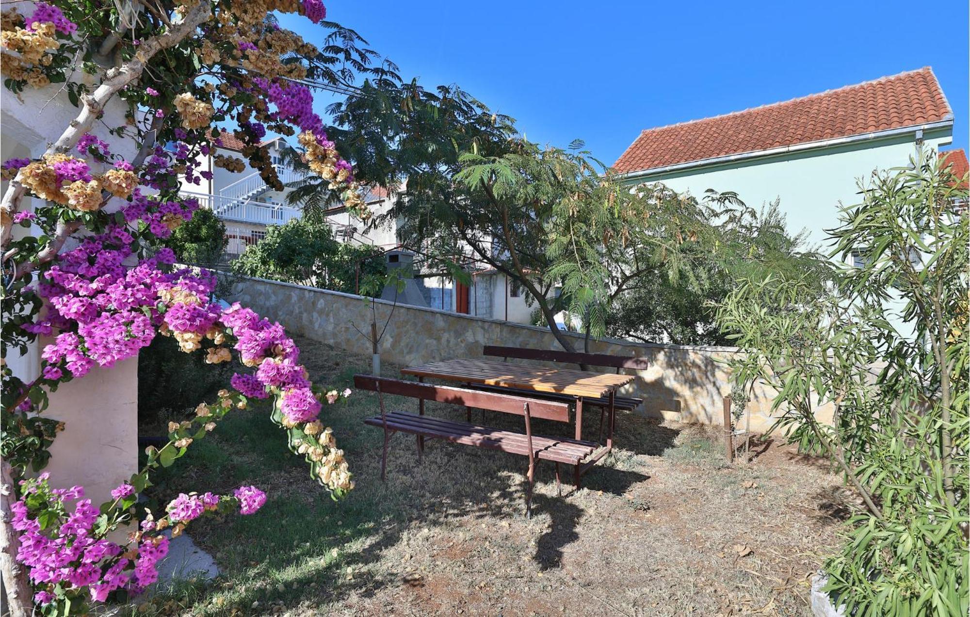 2 Bedroom Cozy Apartment In مارينا المظهر الخارجي الصورة