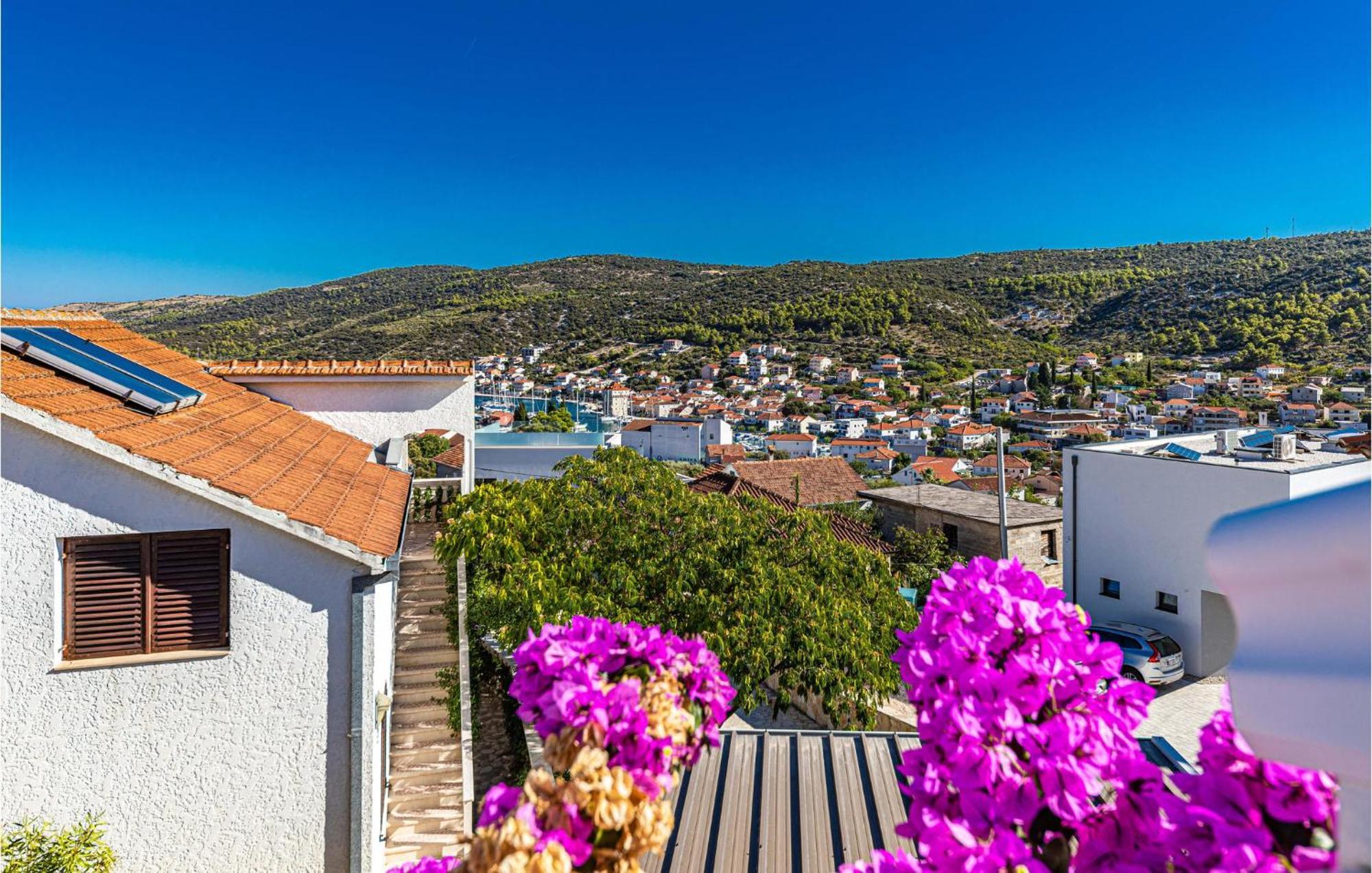2 Bedroom Cozy Apartment In مارينا المظهر الخارجي الصورة