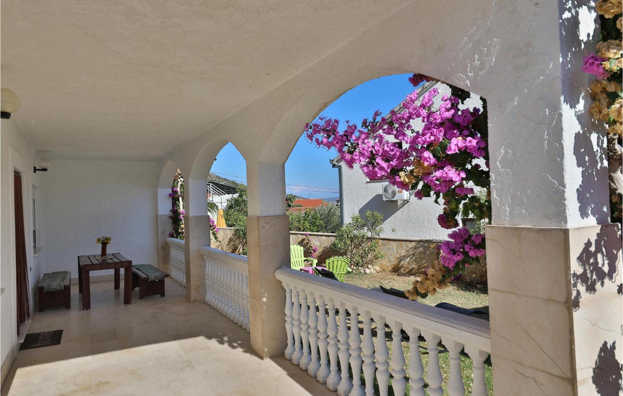 2 Bedroom Cozy Apartment In مارينا المظهر الخارجي الصورة