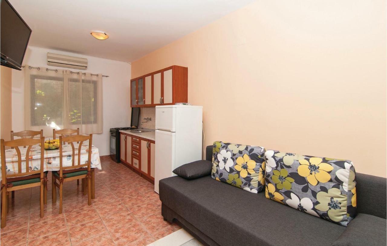 2 Bedroom Cozy Apartment In مارينا المظهر الخارجي الصورة